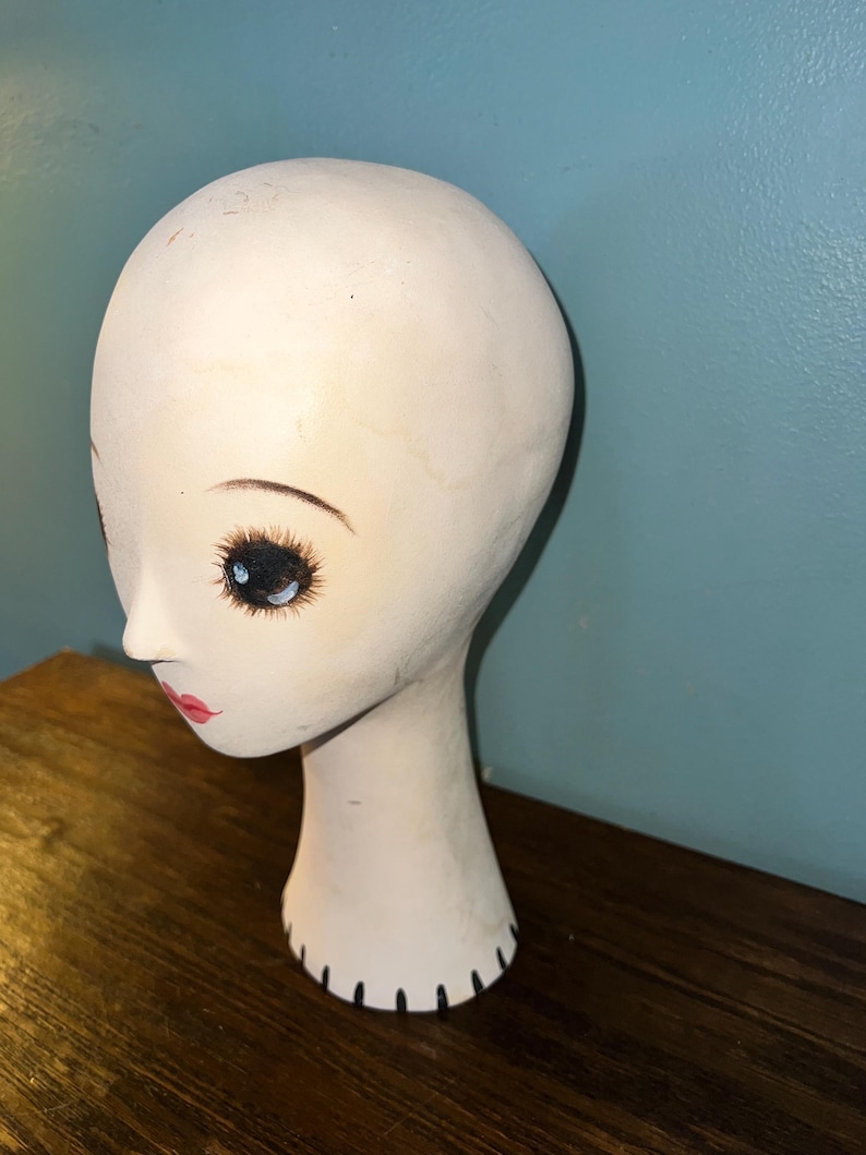 Vintage 1980’s Fiber Glass Lady Mannequin Head, Long Neck bild 4