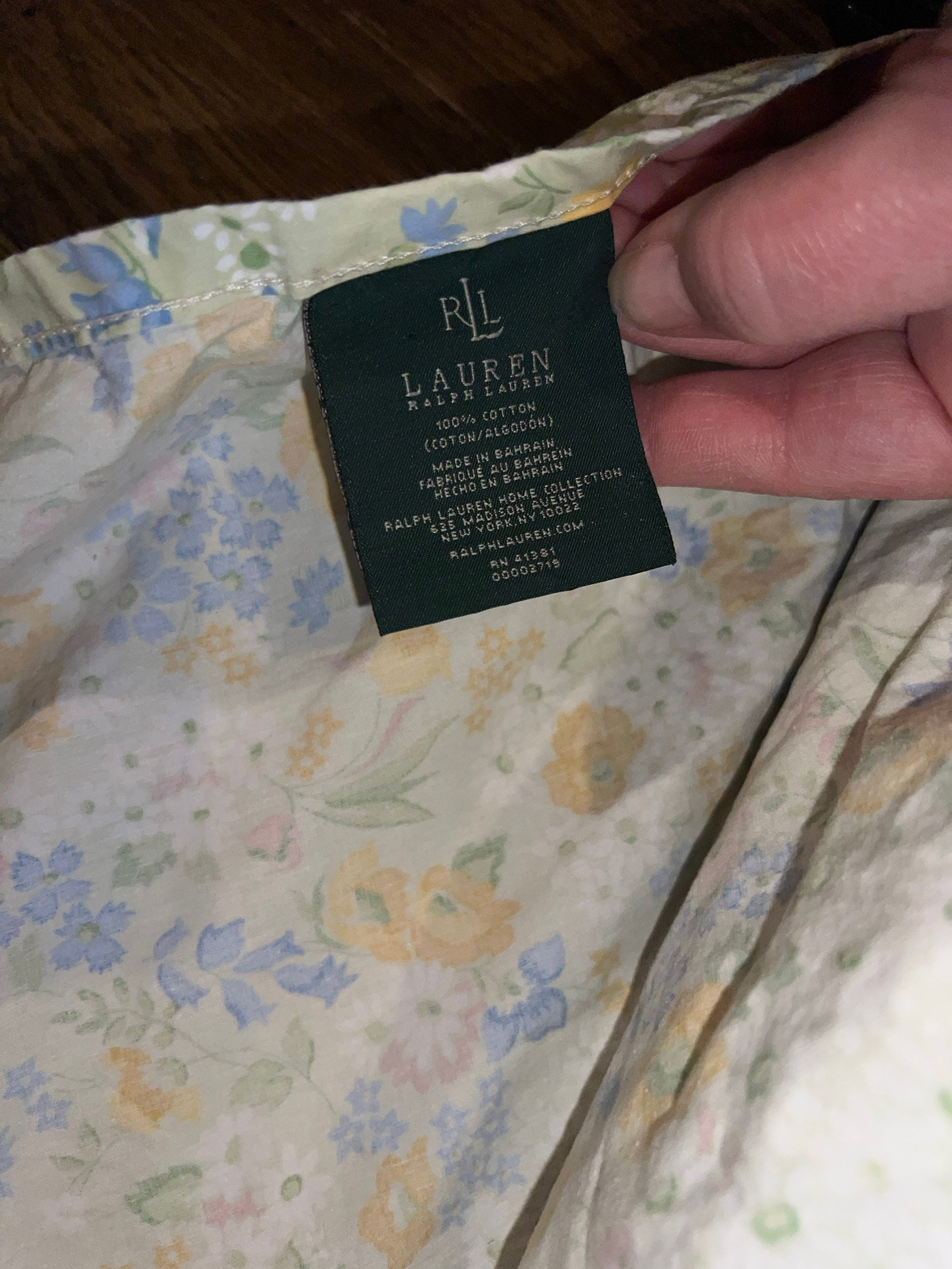 Vintage Ralph Lauren Floral Queen Size Bedsheet. Ralph Lauren Queen Flat Sheet. Bed Sheet. One Queen Flat Sheet. Green RLL Label