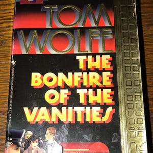 Vintage Book The Bonfire of The Vanities. Tom Wolfe The Bonfire of The Vanities Paperback 1988 Book.