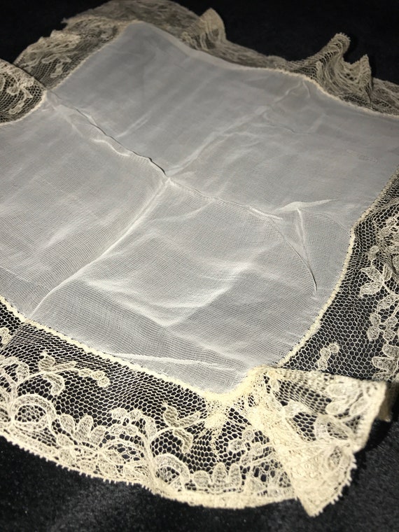 Vintage White Lace Handkerchief. White Hankie. Go… - image 2