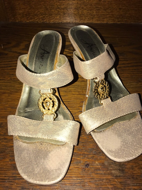 Vintage Gold Lion’s Head “Annie” Sandals. Metallic Gold Strappy Sandals. 1980’s Gold Lucite Heel Sandals. Dancing Shoes. Size 6.5