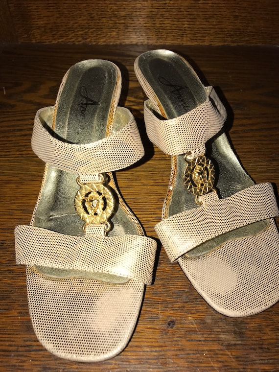 Vintage Gold Lion’s Head “Annie” Sandals. Metallic Gold Strappy Sandals. 1980’s Gold Lucite Heel Sandals. Dancing Shoes. Size 6.5