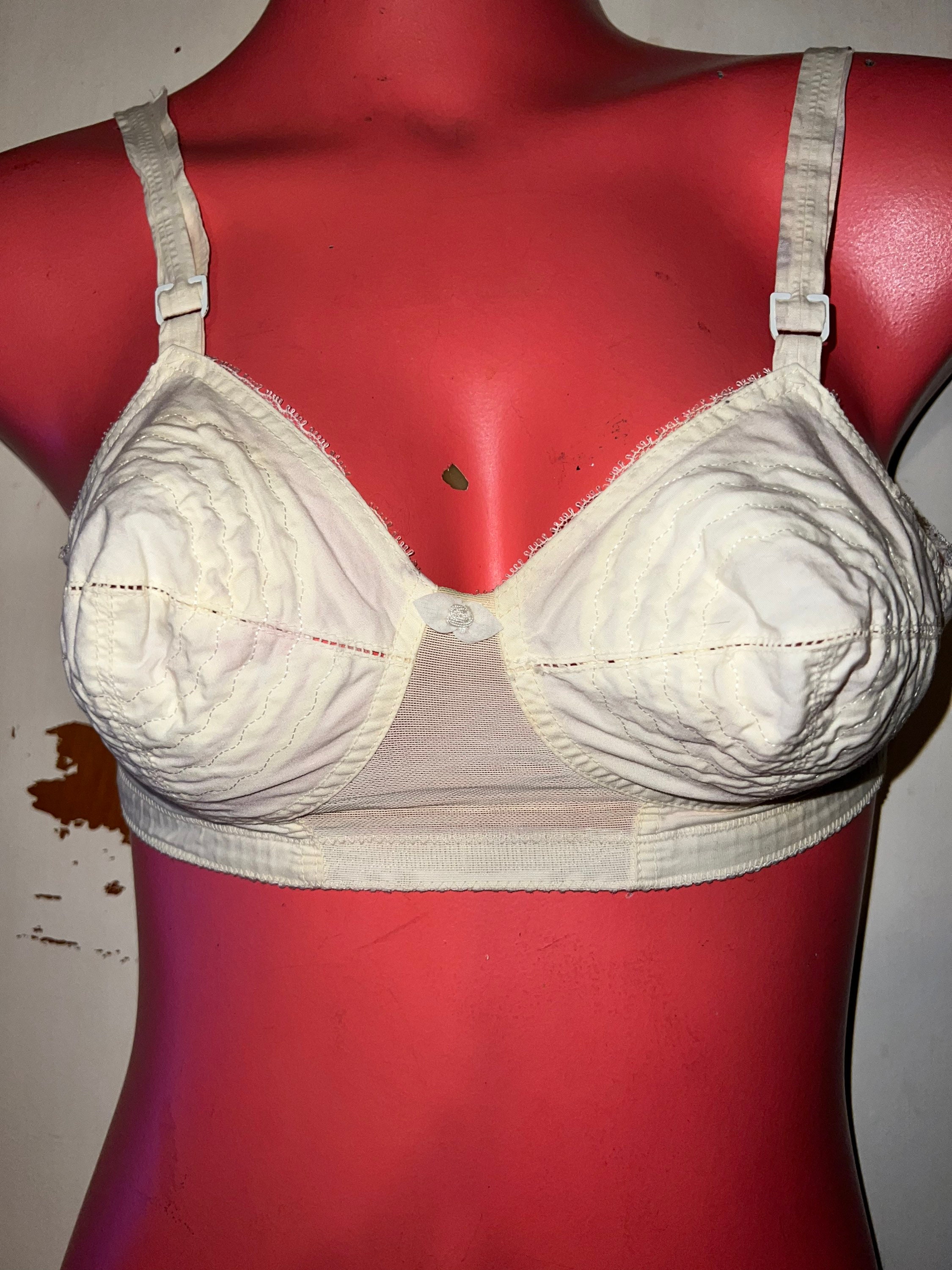 Vintage 1940's Bullet Bra. Off White Cotton Bra. Perma-lift Bra, Size 32B