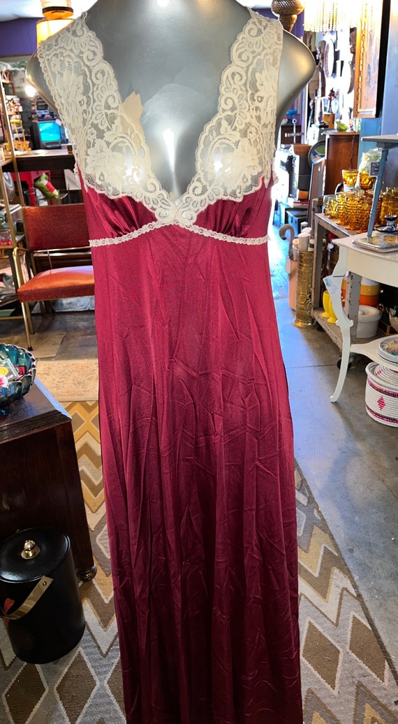 Vintage Vanity Fair Nightgown. Maroon Nightgown. M