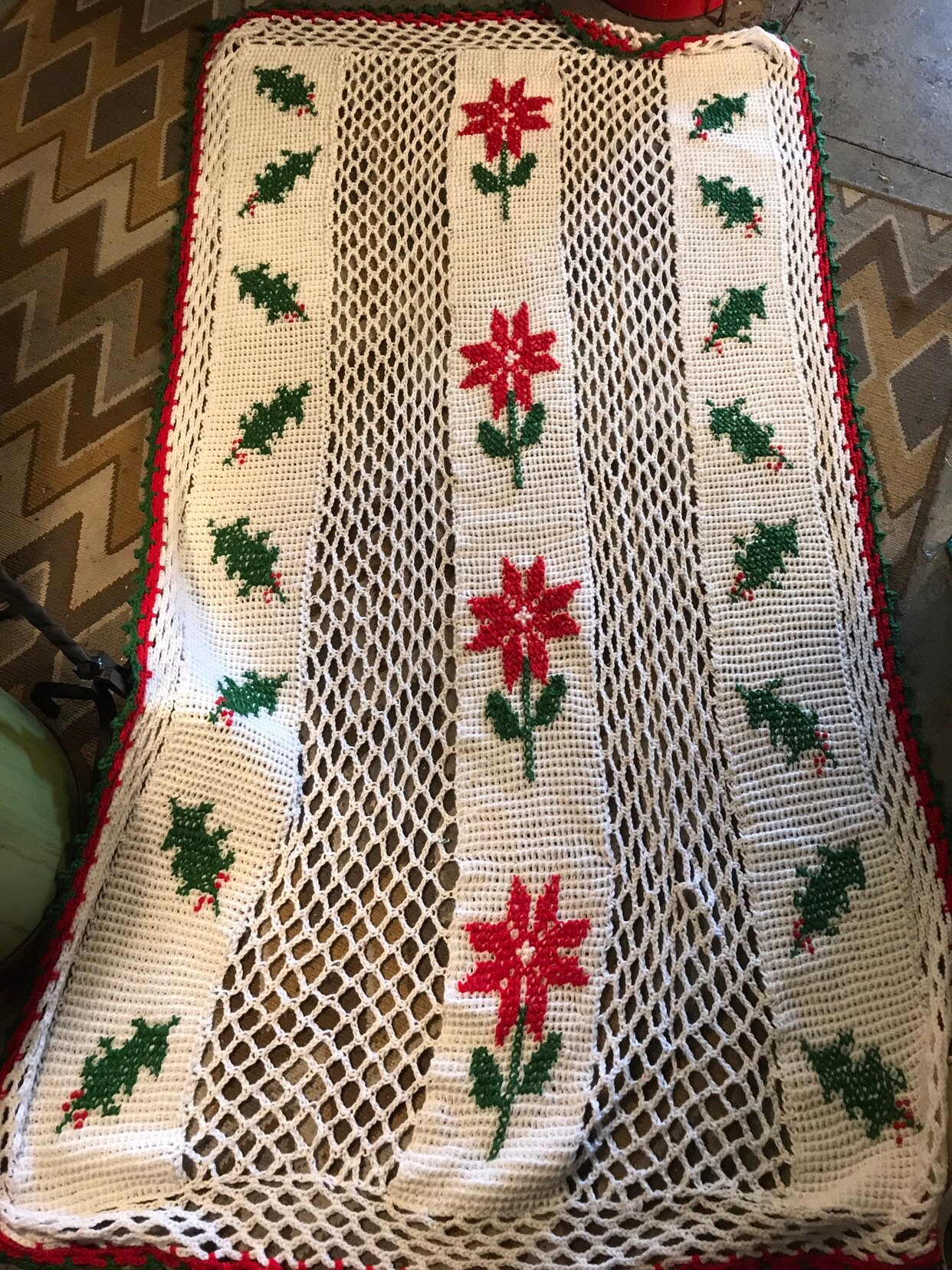 Vintage Christmas Afghan. Poinsetta Crochet Afghan. Christmas Blanket