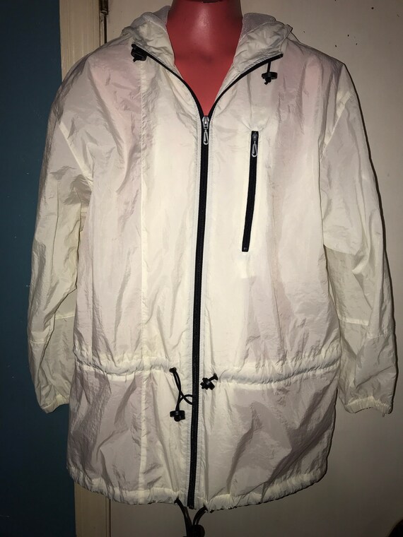 Vintage White Nike Windbreaker Jacket. Women’s Nik