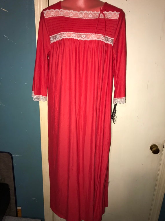 Vintage NWT Vassarette Country Cottage Red Romanti