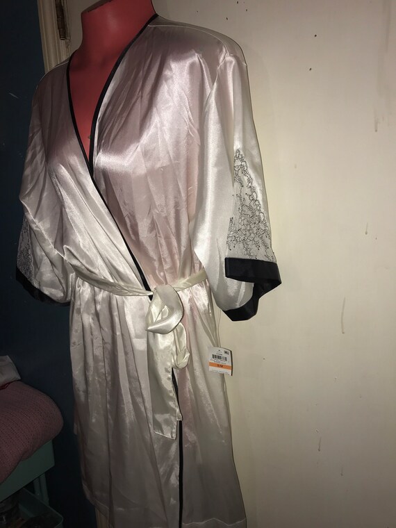 Vintage White Satin Robe. Vintage White and Black… - image 4