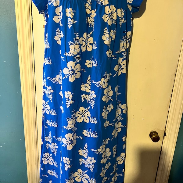 Vintage Blue Hawaiian Dress. Women’s Ui Maikau Hawaiian Dress. Electric Blue and White Hawaiian Dress. Vintage Summer Dress,