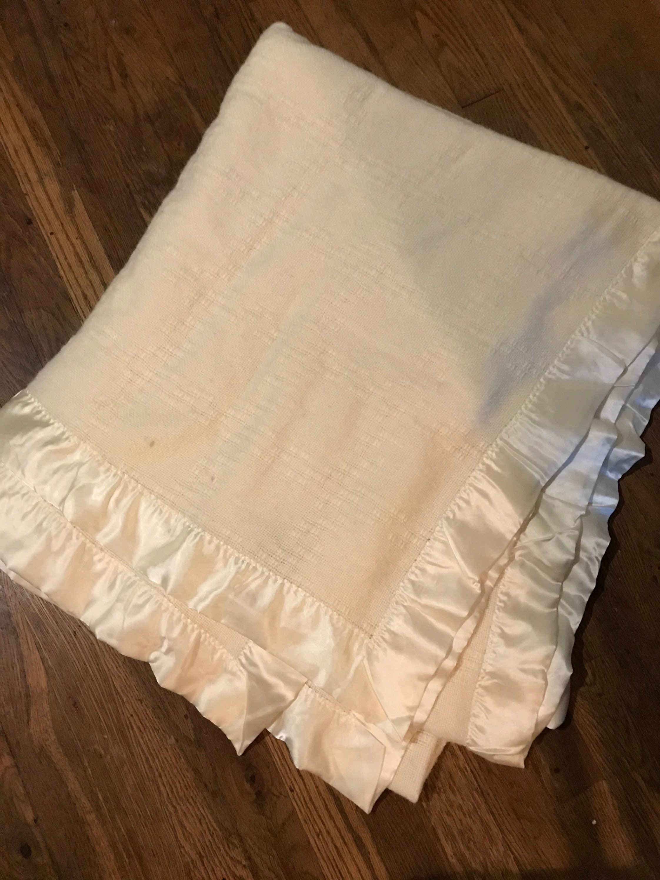 Vintage Faribo Wool Blanket. Fairbo Cream Wool Blanket With Trim