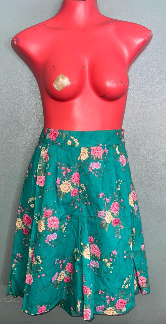 Vintage 1980’s Women’s Green Floral Shorts, High Wast, Wide Leg Shorts, Size Large