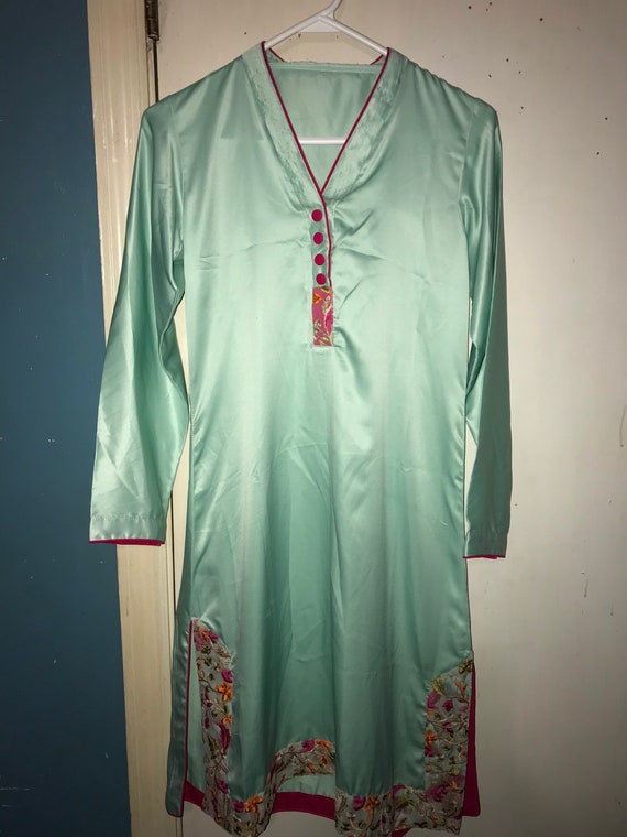 Gorgeous 1960s Vintage Mint Green Nightgown. Asian Inspired Silk Nightgown. Silk Nightgown With Floral Embellishments. Unbranded