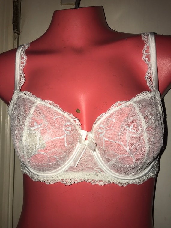 Vintage Victorias Secret White Lace Bra. White Lace Bra. Victorias Secret White  Lace Bra. Size 34D -  Canada