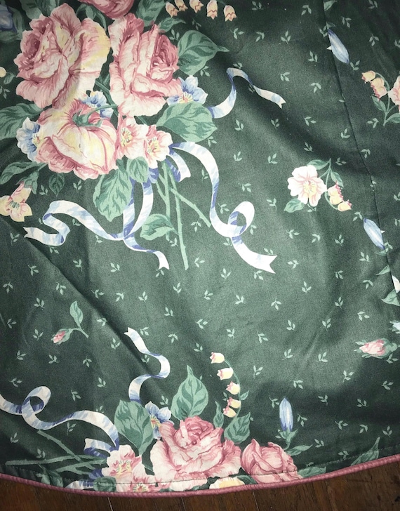 Vintage 1980’s Green Floral Round Tablecloth