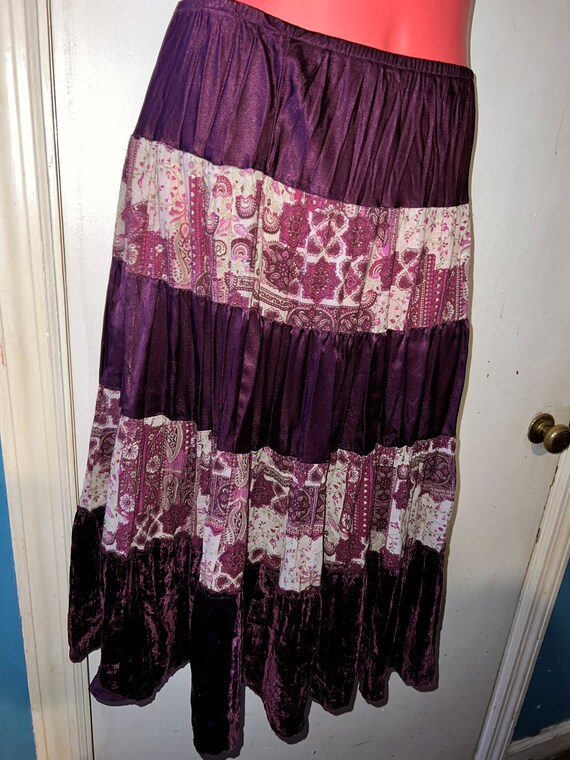 Vintage 90’s Floral Velvet Skirt. Pretty Skirt. F… - image 3