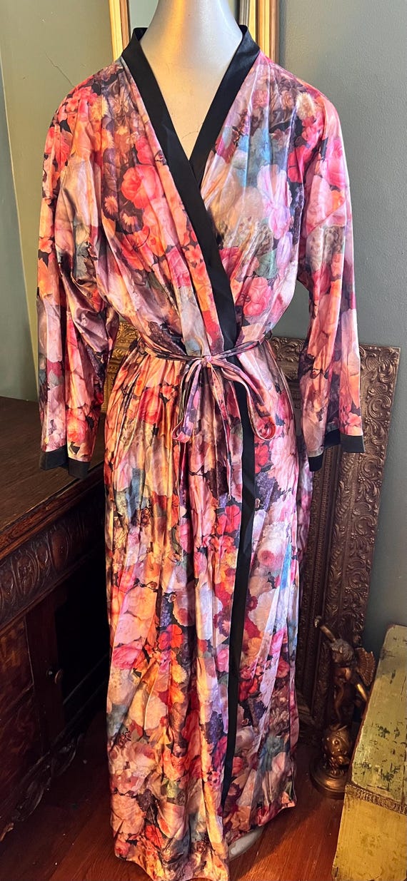 Vintage 1970's Women’s Polyestor Flowers Scenery Robe