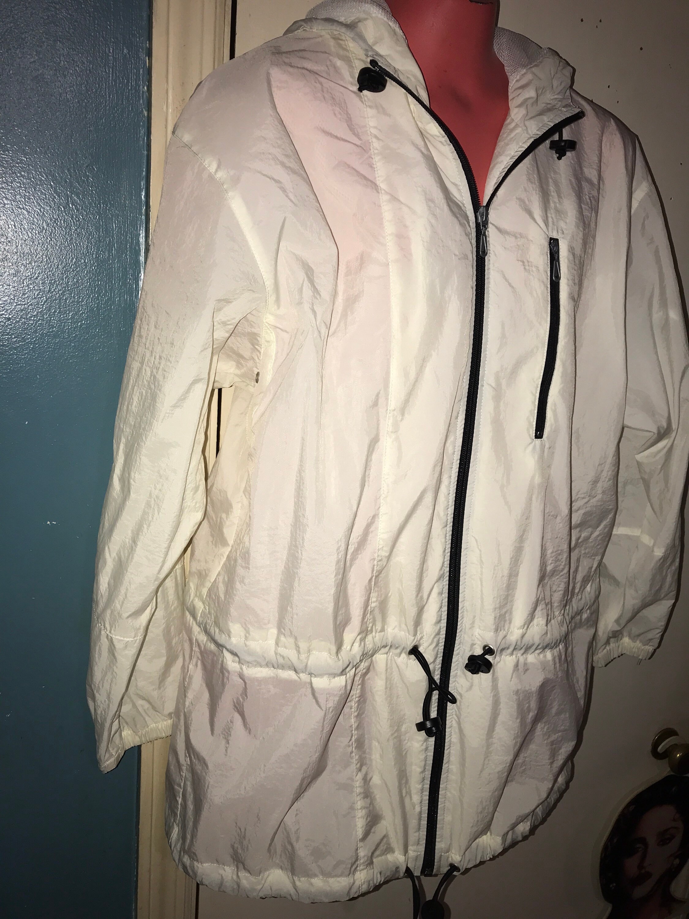 windbreaker nike white