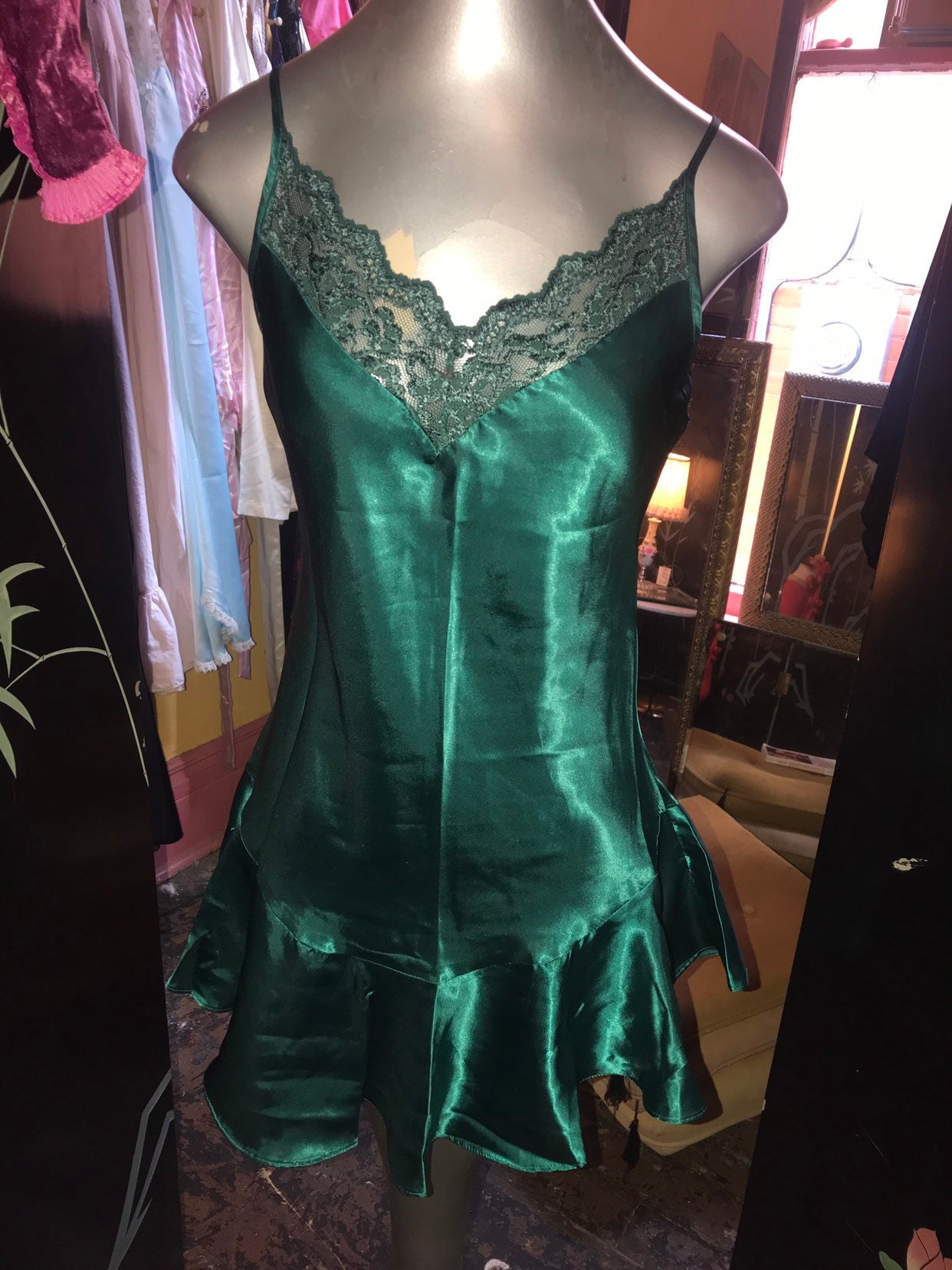 Vintage Green Satin Nightie. Emerald Green Satin and Lace Nightie. Short  Nightgown. 1990's Satin Nightie. Size Small