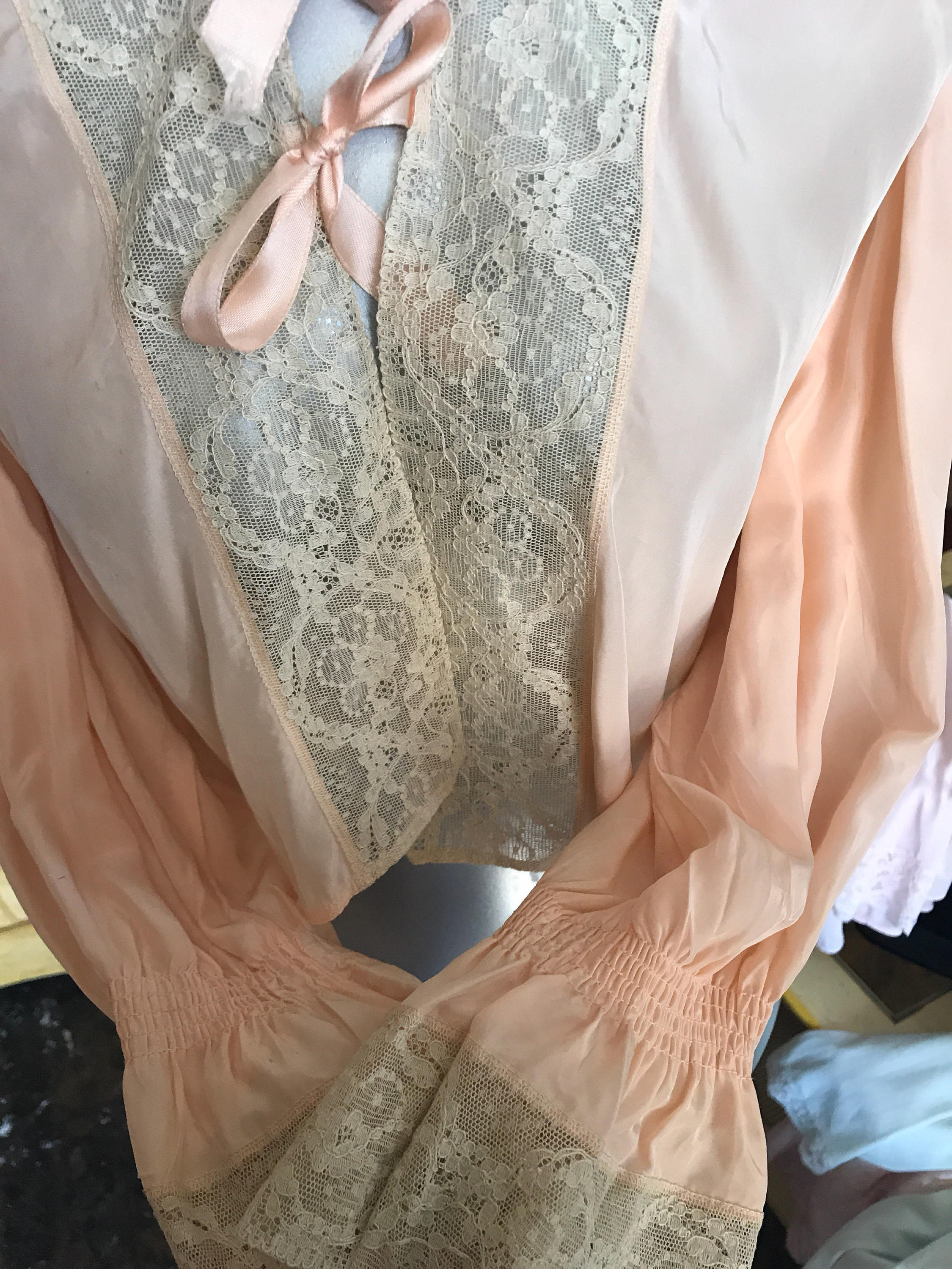 Vintage Bedjacket. Bedjacket. Nightgown. Nightie. Bed Jacket. Garland Satin Bed Jacket