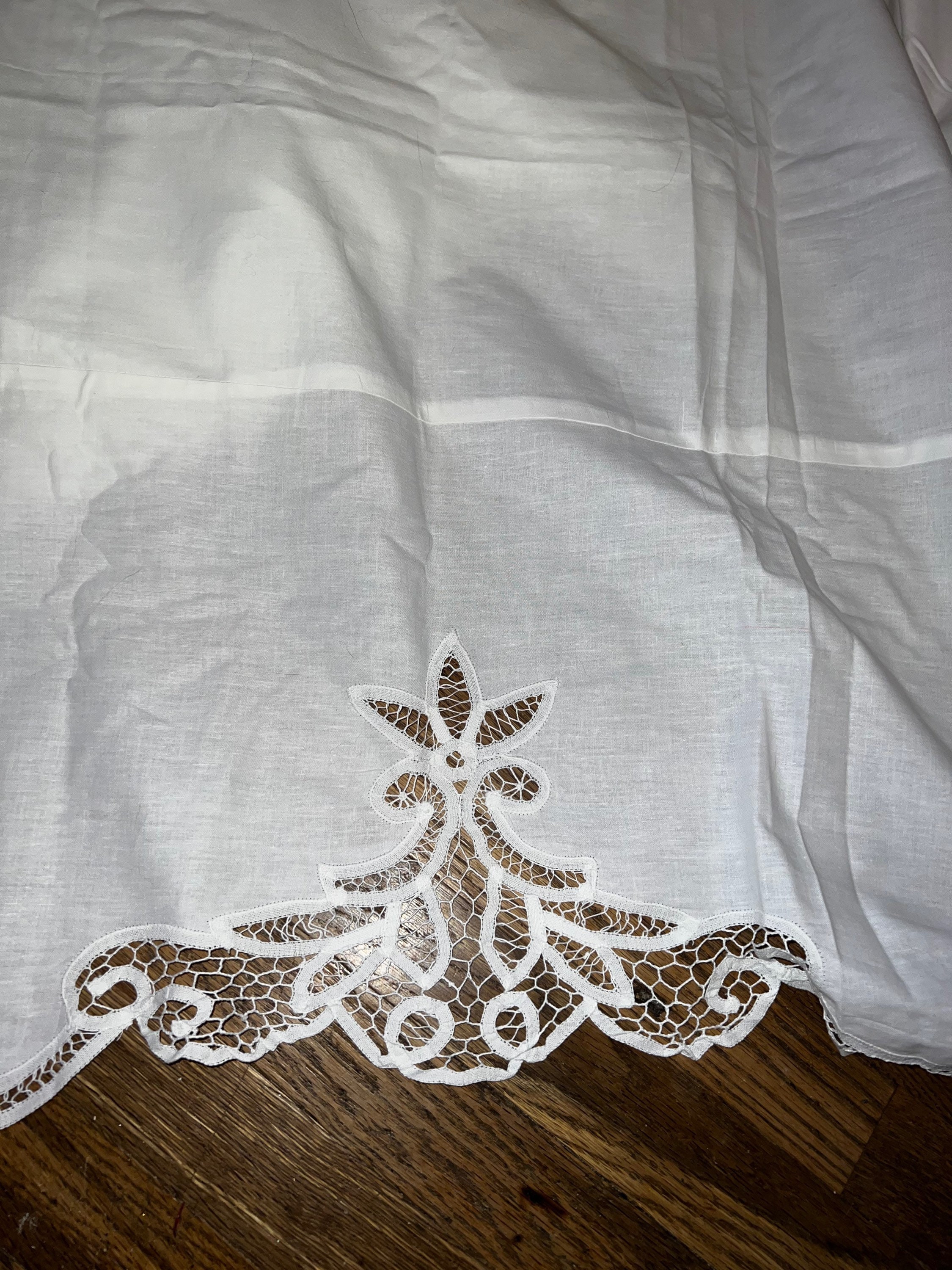Vintage Battenberg Lace Twin Size Bed Skirt.