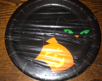 Vintage 1980’s Halloween Paper Plates, Black Cat Halloween Party Decor.