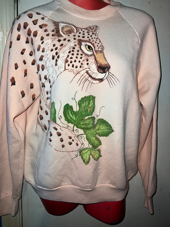 Vintage 80's Painted Cat Sweatshirt. Peach Sweatsh