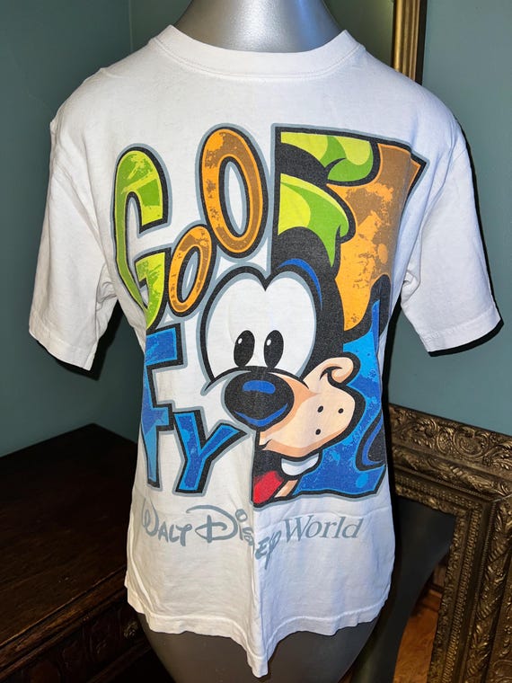Vintage 90’s Walt Disney World Goofy Tshirt, Size Small