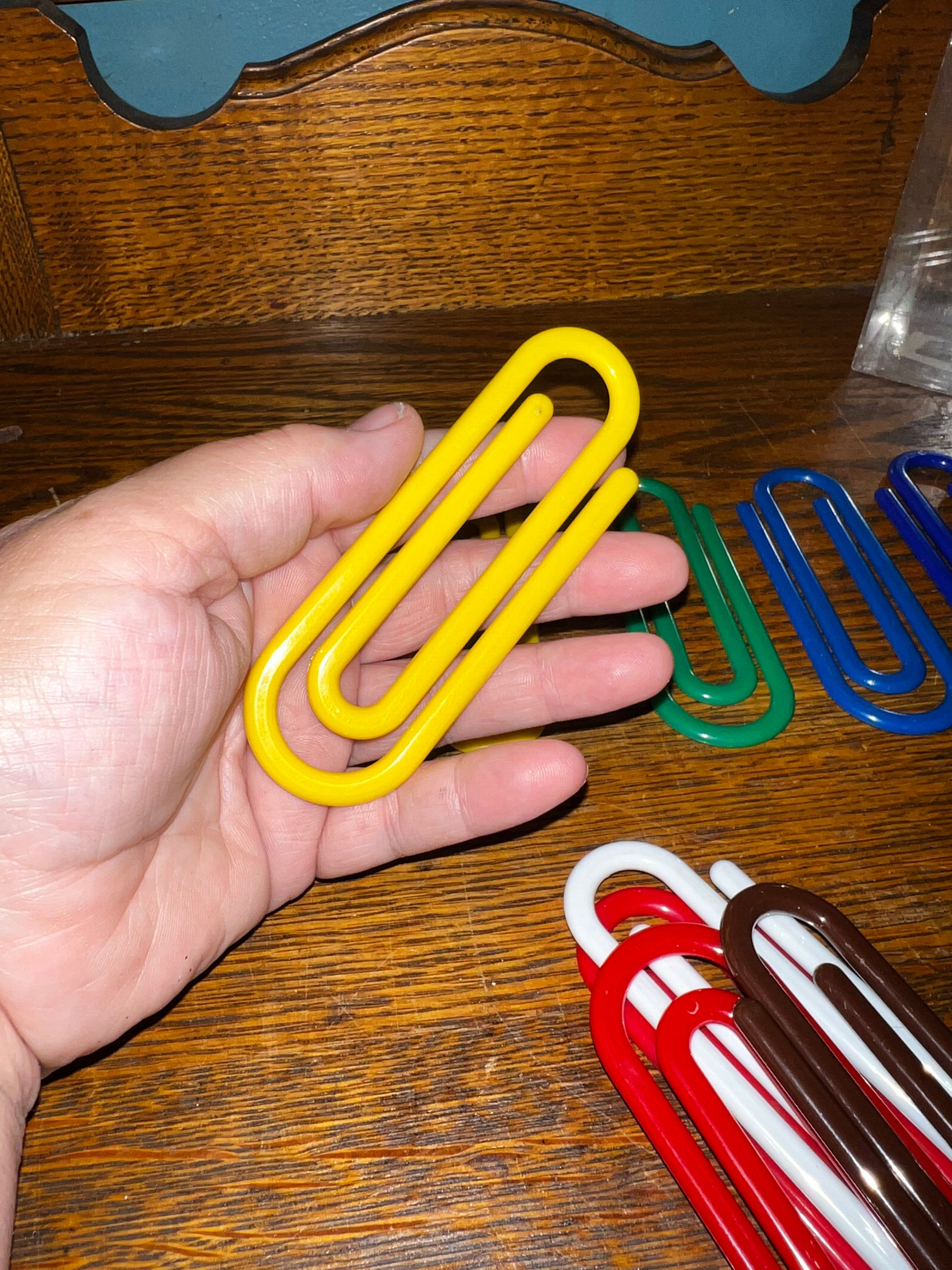 Vintage 80's Large Plastic Paper Clips. Iconic Primary Colors Plastic Paper  Clips. Set of Eleven. Office Supply, School Supply, Prop