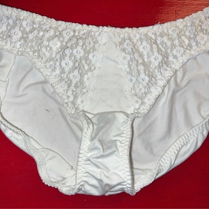 Vintage NWOT Olga Panties. Beautiful White Olga Panties. Size XL 