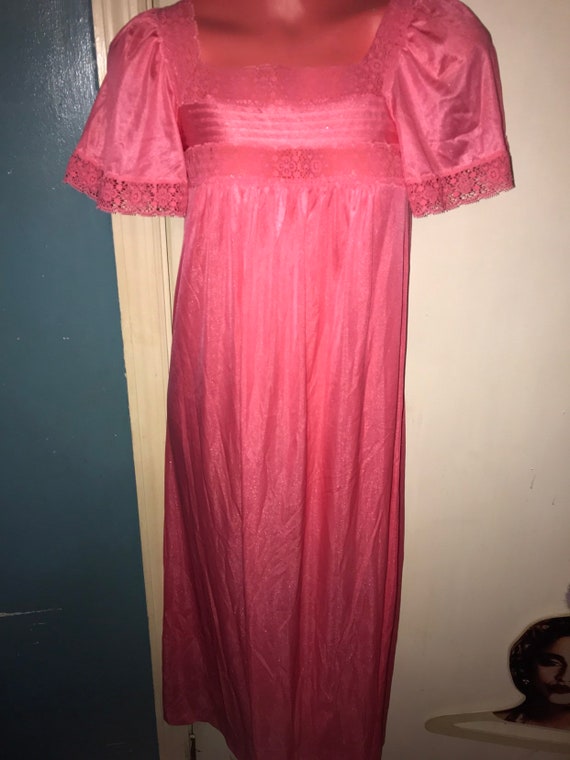 1970's Nightgown. Vintage Salmon Pink Nightgown. 1