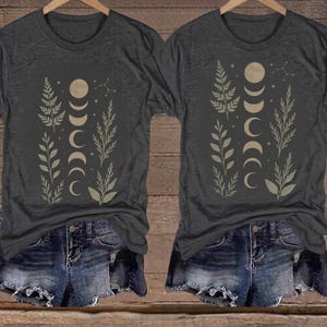 Mystiek maanfase shirt, hemels botanisch V-hals T-shirt, heksenachtig bos natuurliefhebber cadeau, boho maancyclus T-shirt