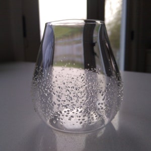 Clear textured stemless glass