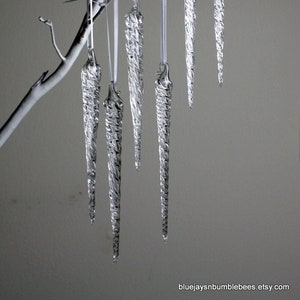 ein Eiszapfen aus mundgeblasenem Glas