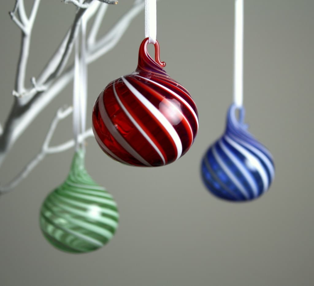 Ensemble de Trois Petits Ornements en Verre Soufflé Tourbillonnant