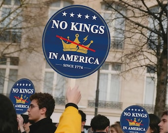 No Kings In America Sign with Stick – Single-Sided Square Handheld Outdoor Sign for Events, Blue