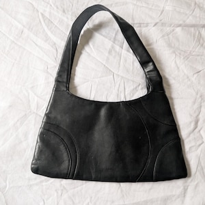 Leather Purse with rounded accent stitching. Kenneth Cole, New York City. Handbag.
