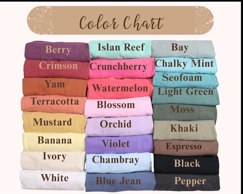 Pu&ograve; includere: Una tabella colori mostra una variet&agrave; di colori di tessuto, tra cui Berry, Crimson, Yam, Terracotta, Mustard, Banana, Ivory e White. Altri colori includono Islan Reef, Crunchberry, Watermelon, Blossom, Orchid, Violet, Chambray e Blue Jean. La tabella mostra anche Bay, Chalky Mint, Seofoam, Light Green, Moss, Khaki, Espresso, Black e Pepper.