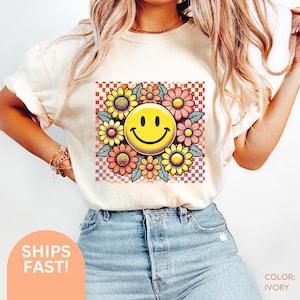 Smiley Face Shirt, Flower Shirt, Retro Smile Face, Trendy Vintage Graphic Tee, Checkered Comfort Colors T-shirt, Plus Size Happy Face C215
