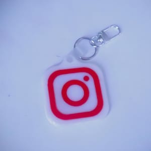 Instagram NFC Tag – White & Red 3D Printed Contactless Social Media Sharing Keychain, Instant Profile Link, Influencer Gift