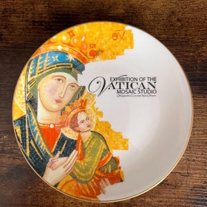 Estudio de Mosaicos del Vaticano, Placa Caverswall 649/1500 Virgen María, Nueva Orleans