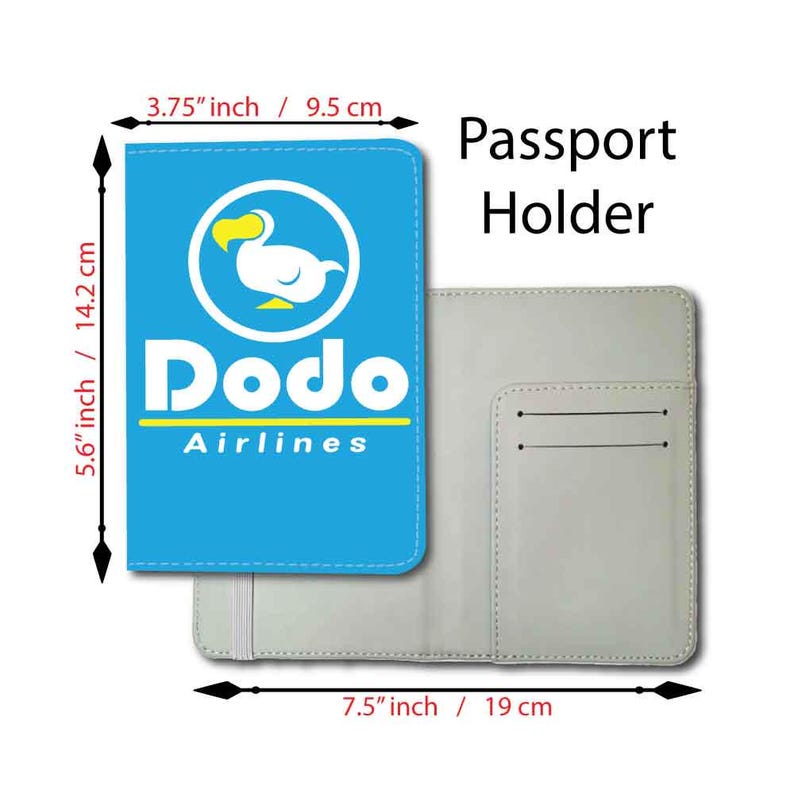 Puede incluir: Un portapasaporte azul con un logotipo blanco de Dodo Airlines que presenta un dodo de dibujos animados. El portapasaporte mide 14,2 cm por 9,5 cm y tiene 19 cm de ancho cuando est&aacute; abierto.