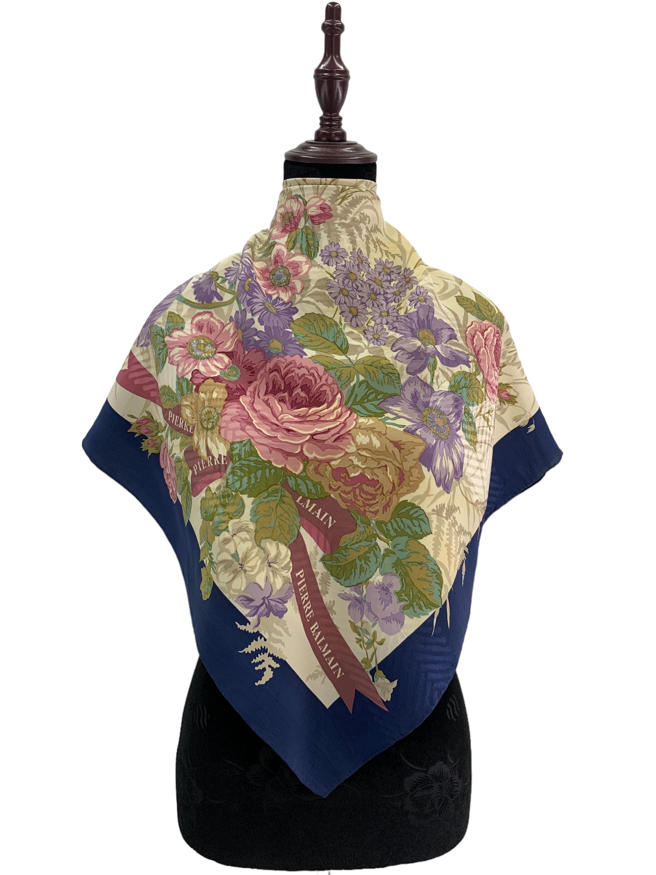 Foulard Carré Pierre Balmain Vintage 100% Soie - Coloris Rouge - Roulotté Main - Occasion Très Bon état