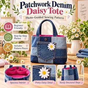 Op de afbeelding: Een patchwork denim tote bag met een witte madeliefjesapplicatie op het voorvak, twee handvatten en een felroze binnenvoering. De tas heeft een gestructureerde vorm en wordt gepresenteerd als een naaipatroon met fotobegeleiding.