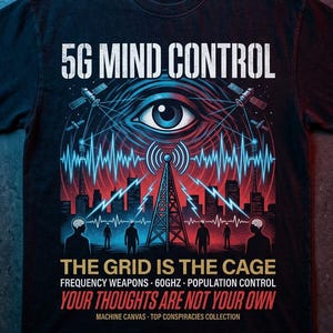 Pode incluir: Camiseta preta com um design gráfico com o texto "5G MIND CONTROL". O design inclui um olho, satélites, uma paisagem urbana e as frases "THE GRID IS THE CAGE" e "YOUR THOUGHTS ARE NOT YOUR OWN."