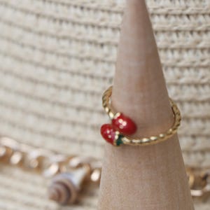 Adjustable ring with golden intertwined strawberries