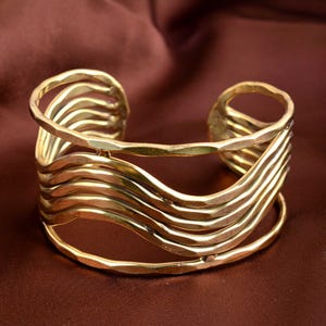 Manchette vague dorée | Bracelet décoratif fait main en laiton | Bijoux modernes réglables | Manchette bohème | Cadeau pour H