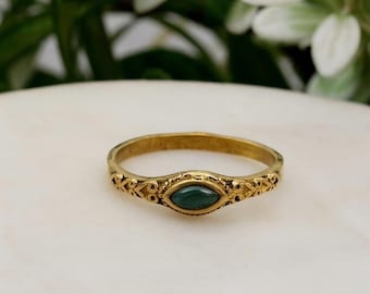 Green Stone Ring for Women, May Birthstone Emerald Style Ring, Gold Plated Brass Vintage Ring, Dainty Oval Green Gemstone Jewelry