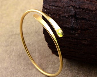 Minimalist Gold Open Bangle Bracelet, Adjustable Gold Cuff Bracelet, Dainty Stackable Bracelet, Simple Modern Jewelry, Gold Bracelet Gift