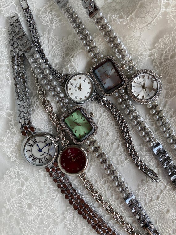 Vintage Silver-toned Watch with Pearls Vintage Mother of Pearl Silver Small Face Watch for Women  main image 4