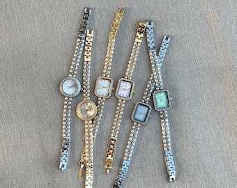 Elegant Gold Pearl Bracelet Watches for Women, Vintage Style Ladies Wristwatch, Rectangle Round Dial Quartz Watch, Classic Retro Pearl Watch